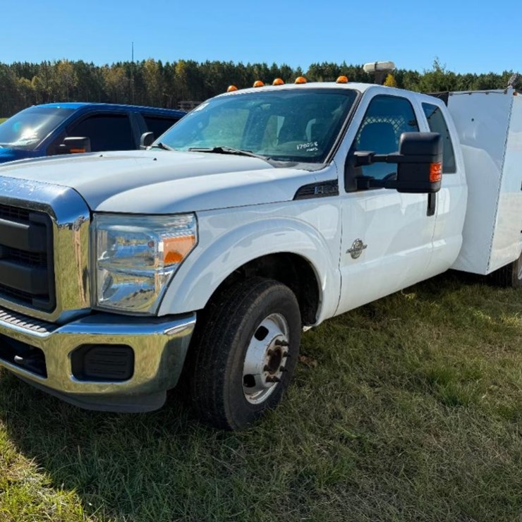 2015 FORD F350 XL