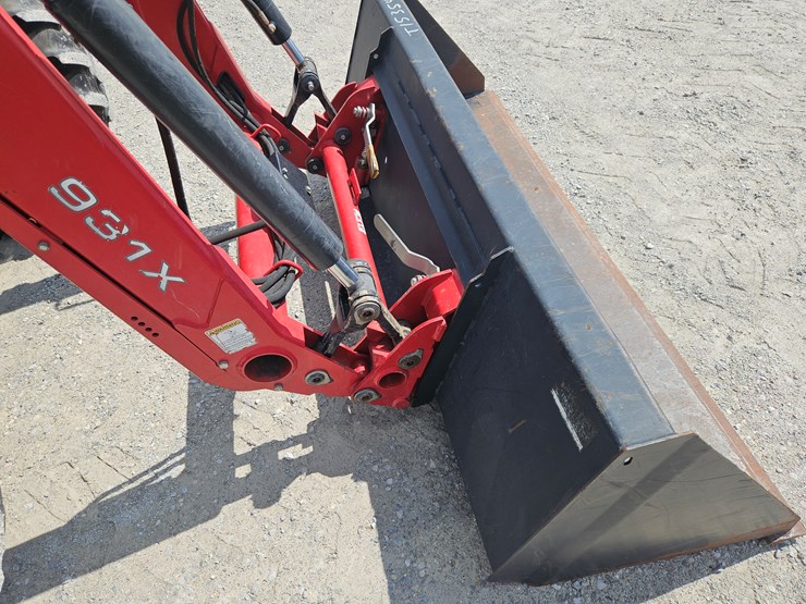 2014-massey-ferguson-4610-image-23