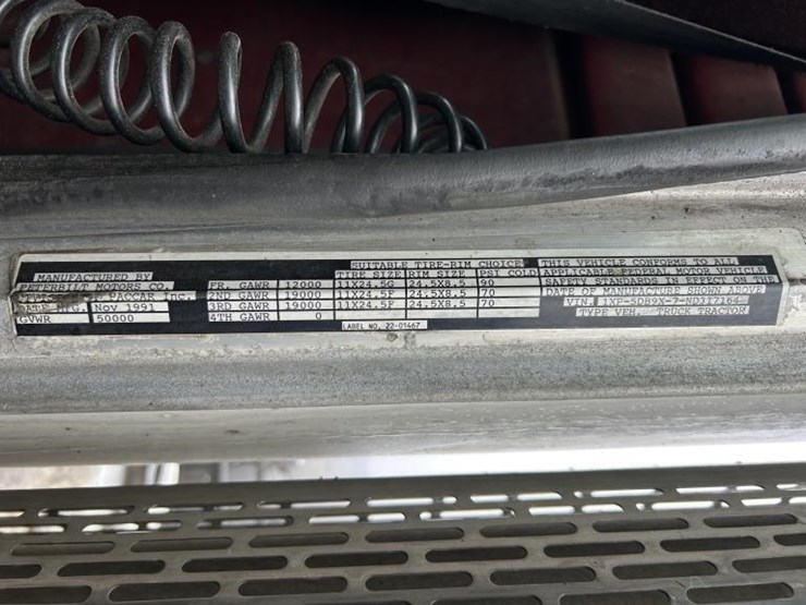 1992-peterbilt-379-image-11