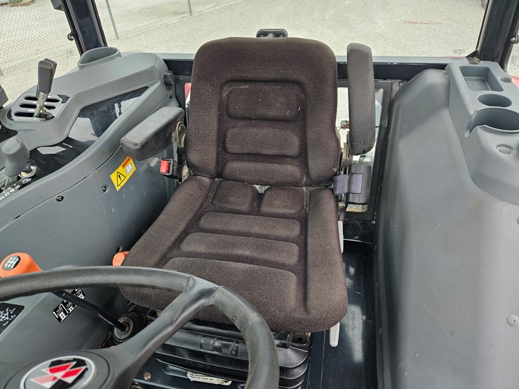 2014-massey-ferguson-4610-image-7