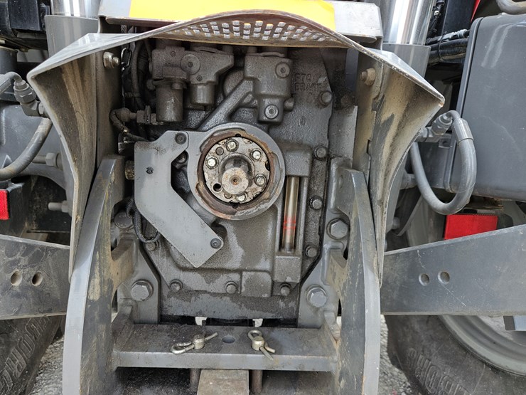 2018-massey-ferguson-5711-image-10