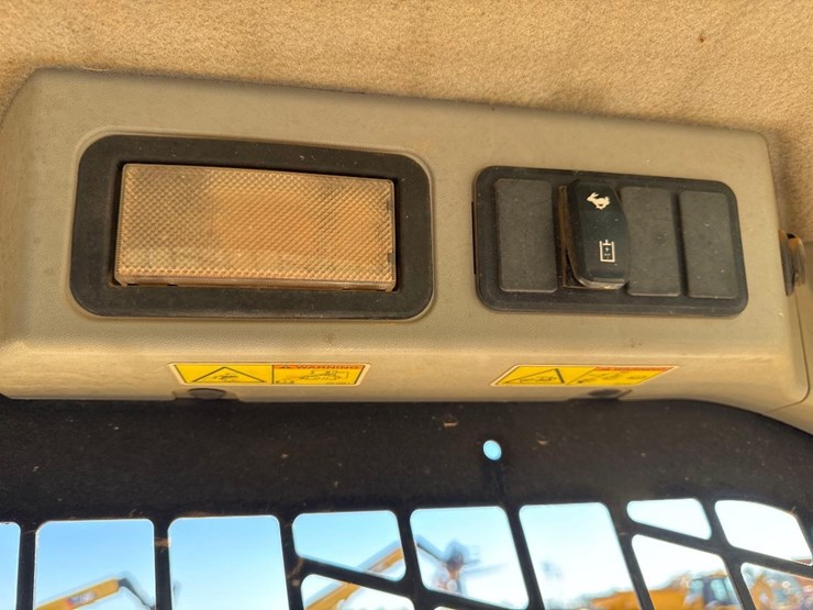 2021-caterpillar-289d3-image-30