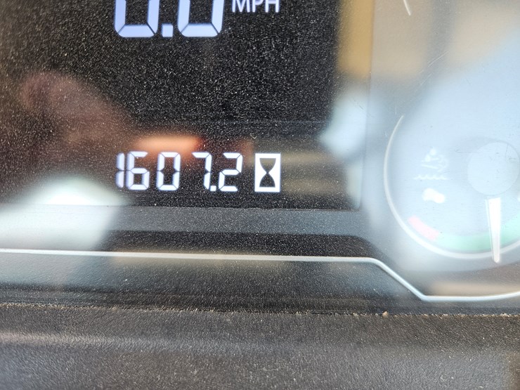 2021-john-deere-6135e-image-10