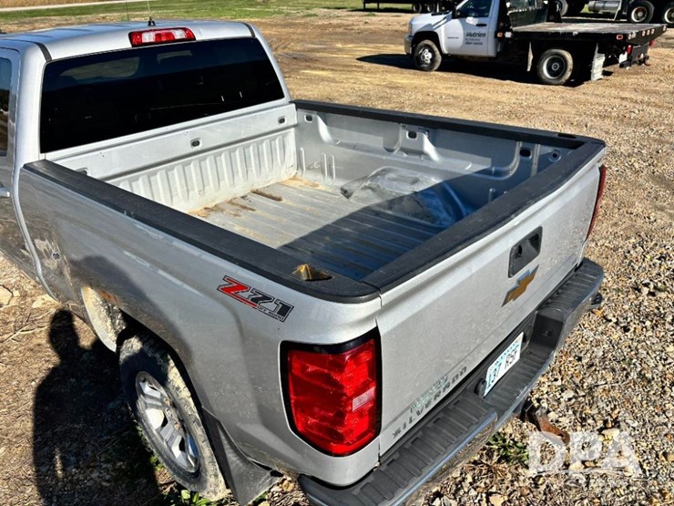 2015-chevrolet-silverado-image-32