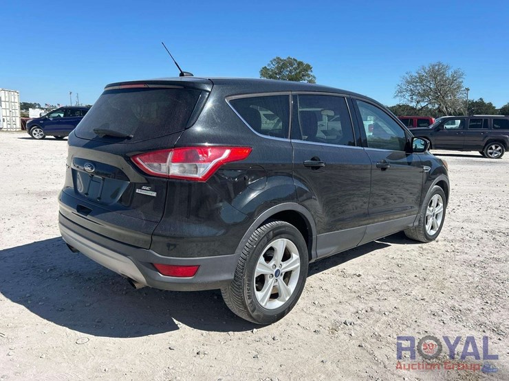 2015-ford-escape-se-image-3
