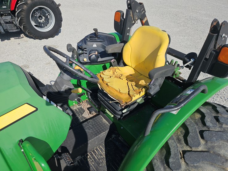 2016-john-deere-5085e-image-8