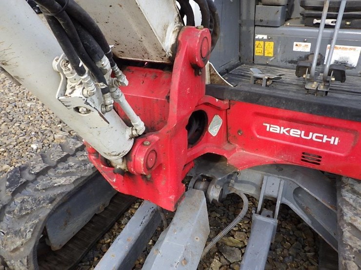 takeuchi-tb260-image-16