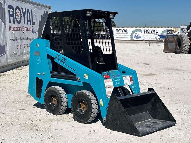 2025-newrick-jc25-mini-wheel-loader-skid-steer-image-2