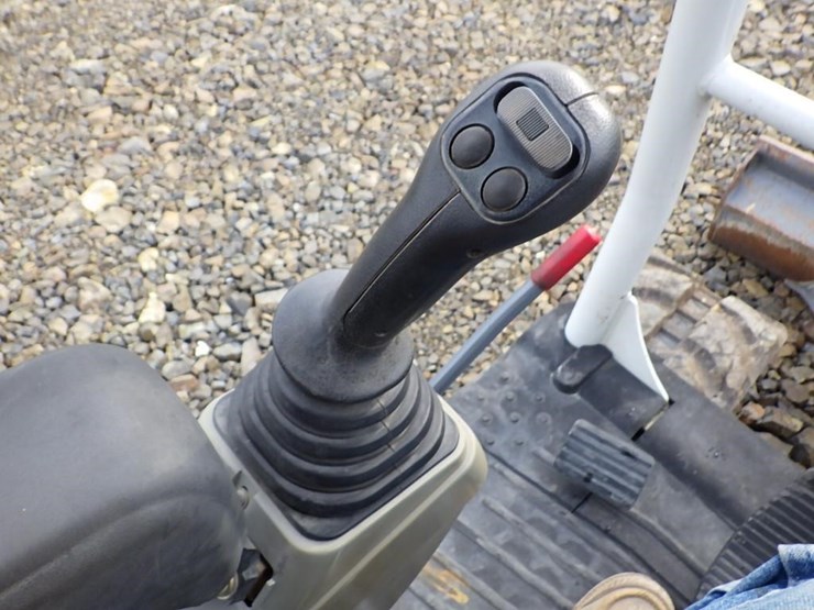 takeuchi-tb260-image-26