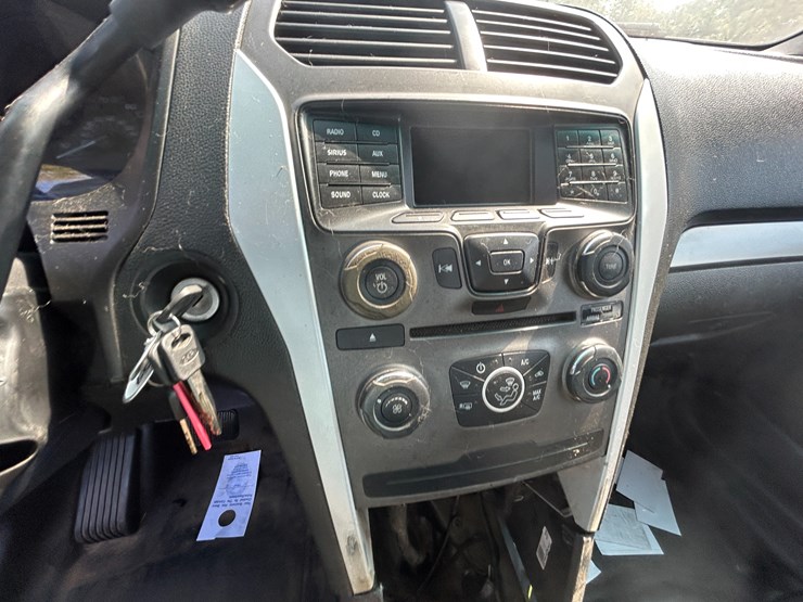 2013-ford-explorer-image-43