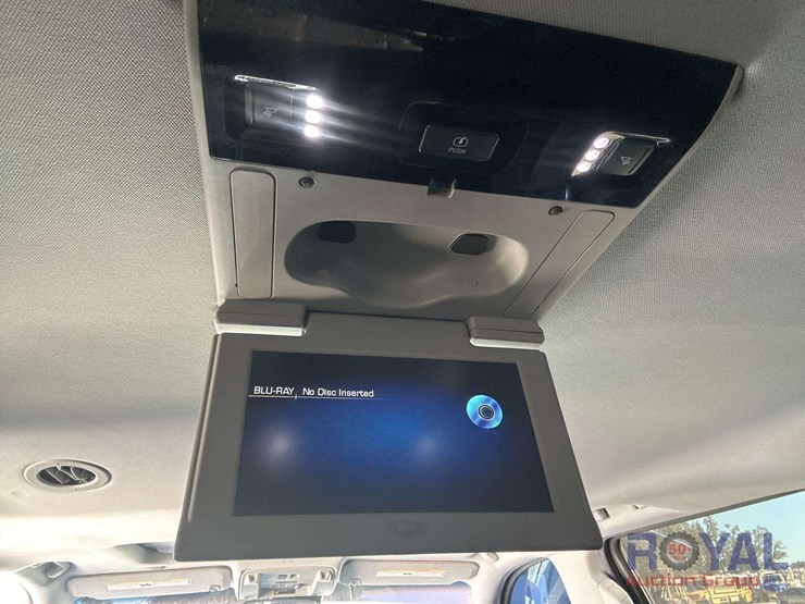 2015-cadillac-escalade-esv-image-27