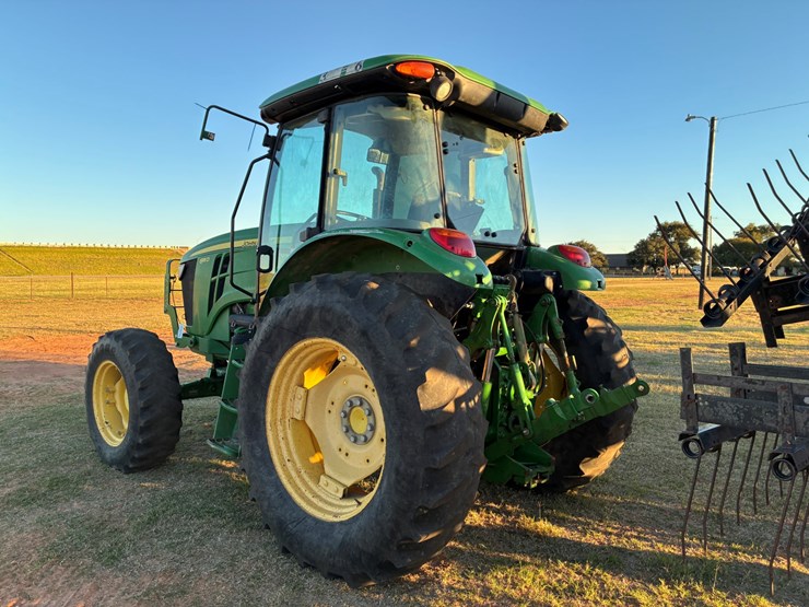 2017-john-deere-6115d-image-3
