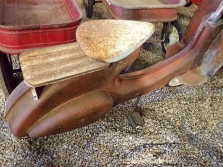 vintage-metal-riding-toy-image-2