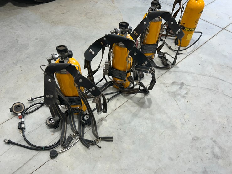 #22569-•-lot-of-(6)-scott-air-packs-image-2