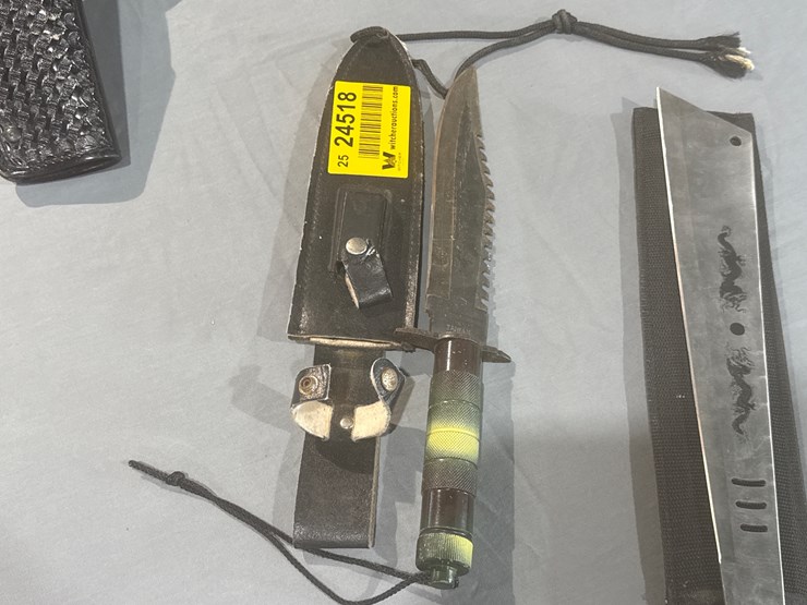 #24518-•-(2)-swords-&-gun-holster-image-3