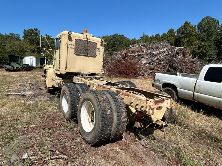 #22529-•-inop-1992-freightliner-t/a-daycab-truck-tractor-vin:-1fuymzyb1np357132-image-4