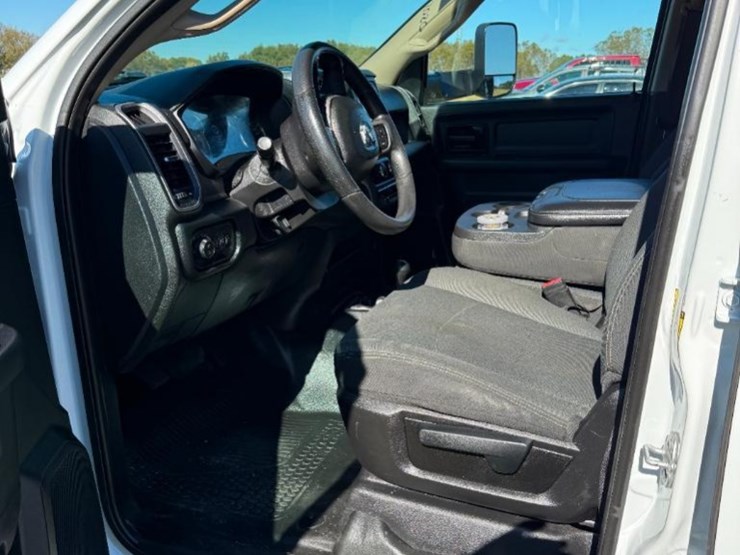 2020-dodge-ram-5500-image-13