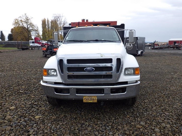 2011-ford-f650-image-2