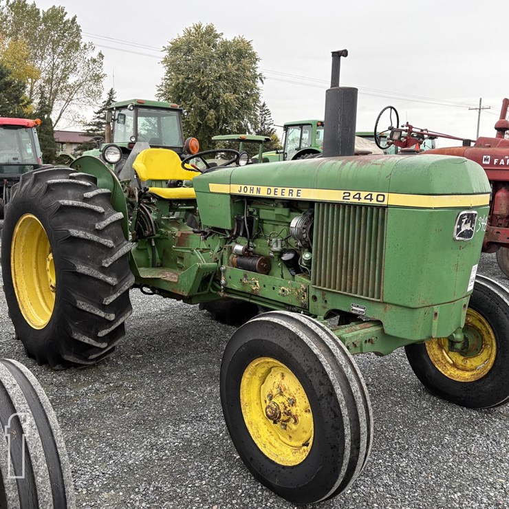 1979 JOHN DEERE 2440