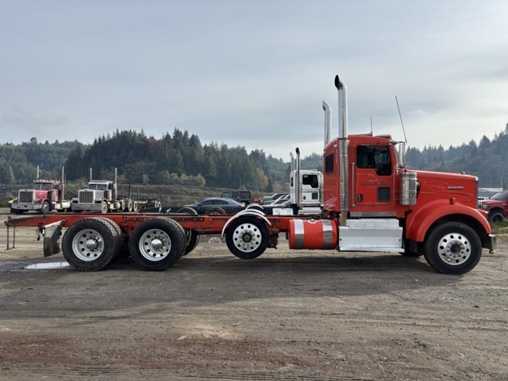 2016-kenworth-w900-image-6