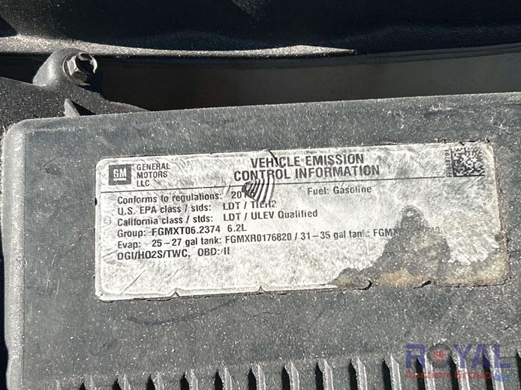 2015-cadillac-escalade-esv-image-10