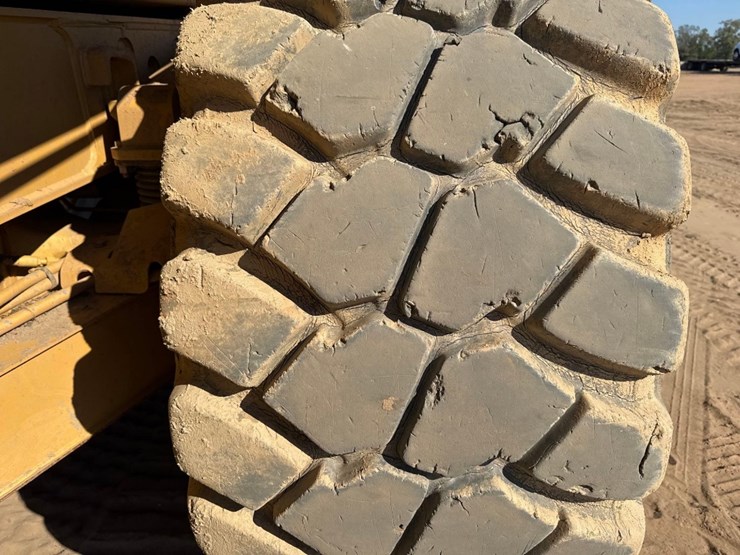 2020-caterpillar-745-image-10