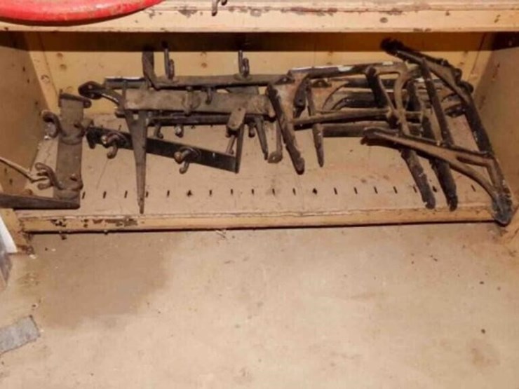 contents-of-shelf-image-2