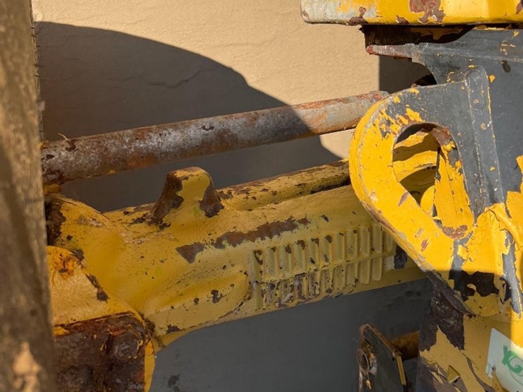 2015-caterpillar-415f2-image-14