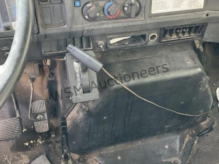 international-4700-image-24