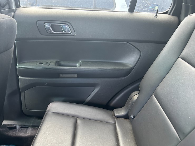 2013-ford-explorer-image-25