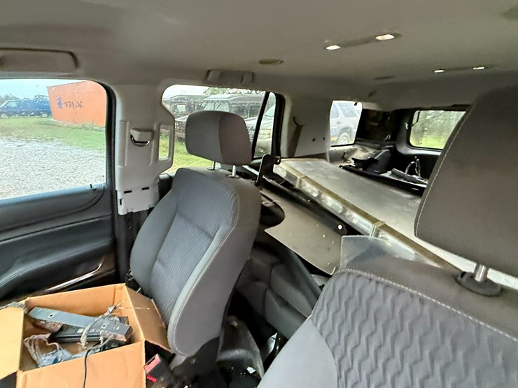 2015-chevrolet-tahoe-image-48