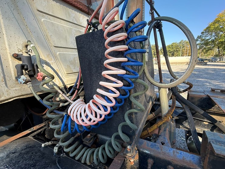 1995-mack-ch613-image-17