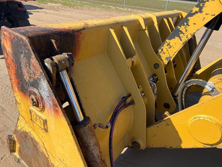 2015-caterpillar-415f2-image-10