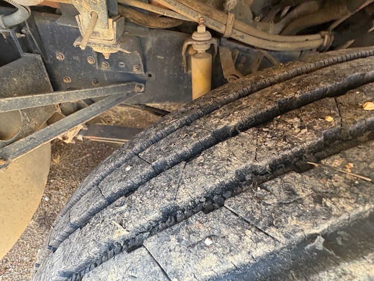 1995-international-9400-image-9