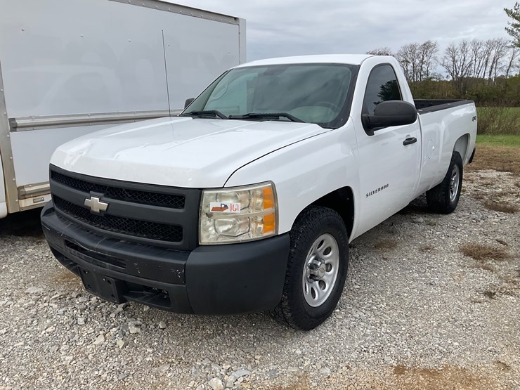 2013-chevrolet-silverado-image-1