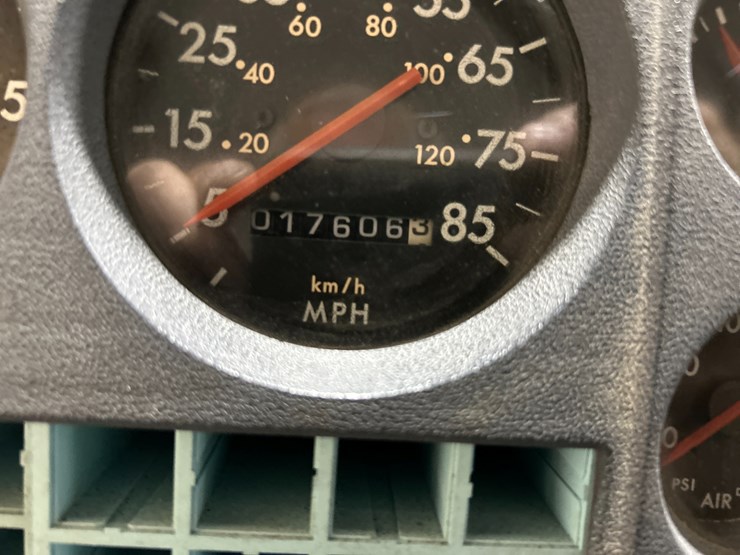 1993-freightliner-fl80-image-72