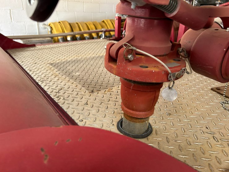 #22556-•-howe-load-star-1800-s/a-daycab-fire-truck-d0532ghb25589-image-38