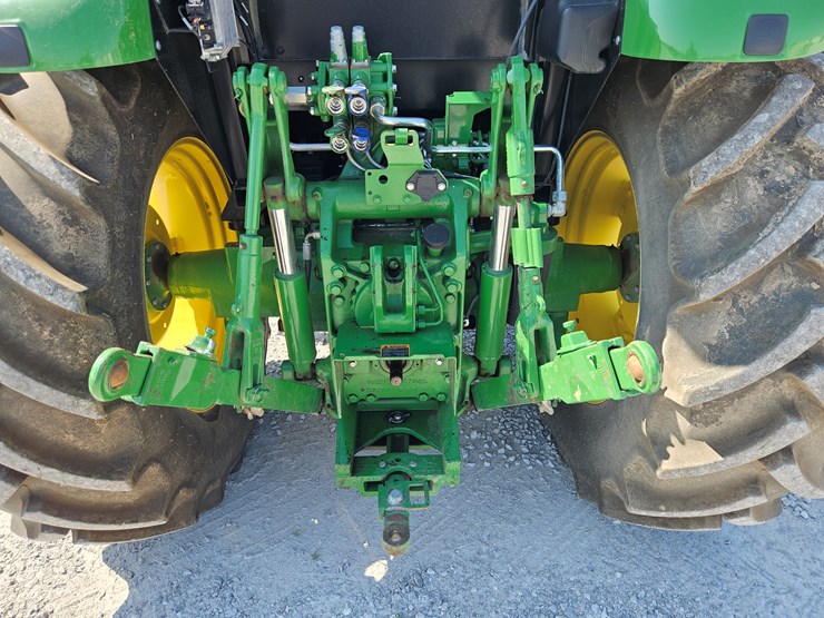 2021-john-deere-6135e-image-14