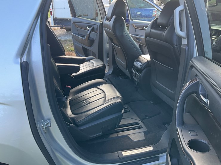 2015-gmc-acadia-image-12