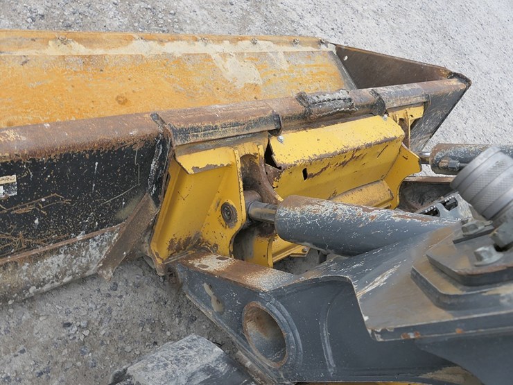 2018-deere-331g-image-8