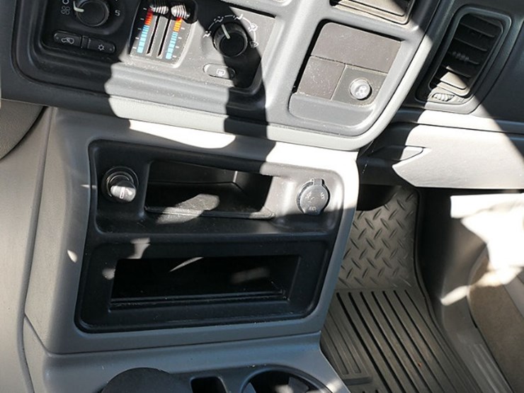 2005-chevy-avalanche-4x4-4dr-pickup,-sn:3gnek12z85g233782,-5.3l-v8,-4wd,-18-image-24