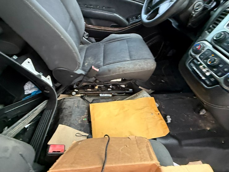 2015-chevrolet-tahoe-image-37