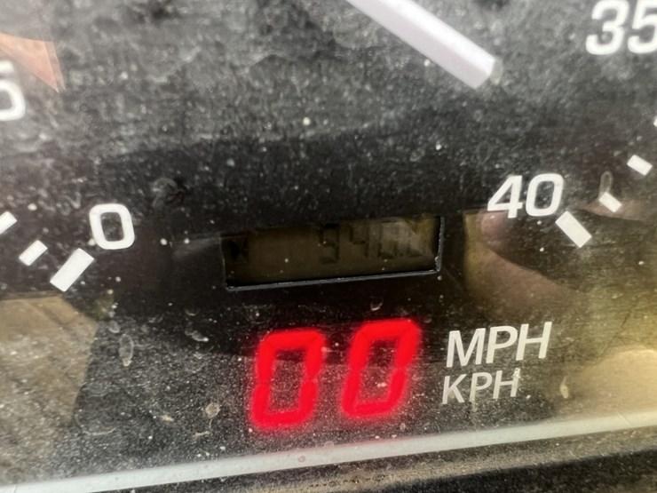 2019-john-deere-gator-image-26