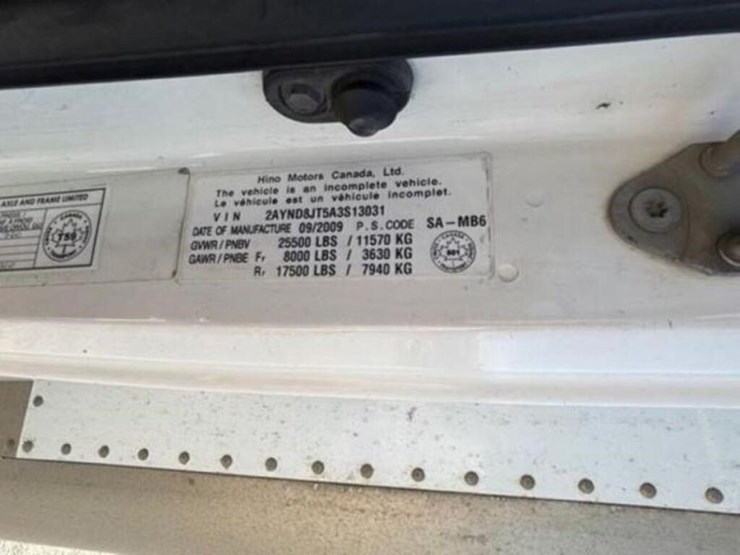 2010-hino-258-image-74