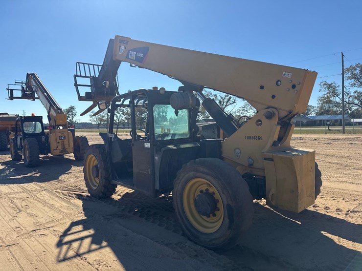 2015-caterpillar-tl943c-image-2