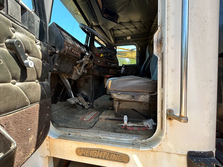 #22533-•-1994-freightliner-t/a-daycab-dump-truck-vin:-1fuyfdyb6rp462199-image-42