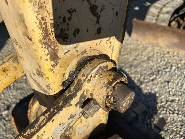 caterpillar-307-image-17