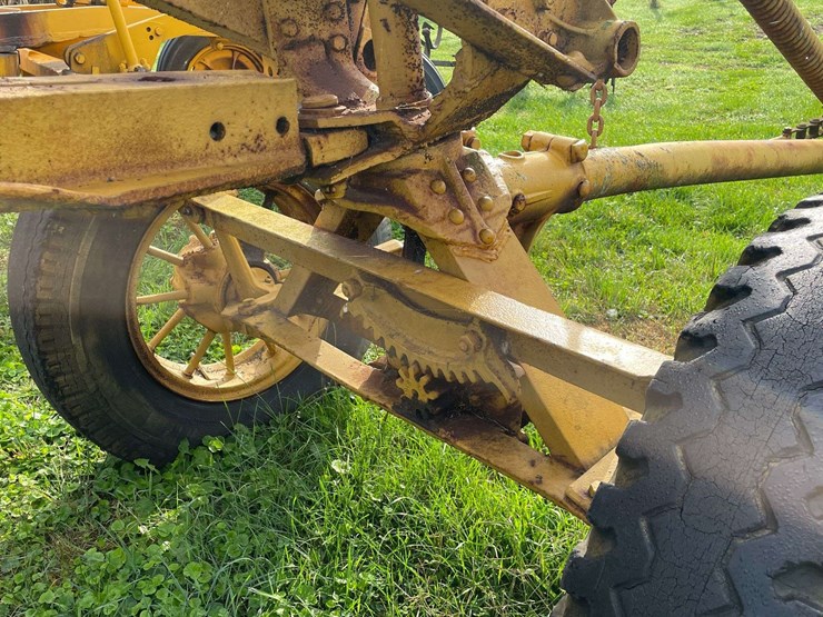 caterpillar-44-tow-grader-image-49