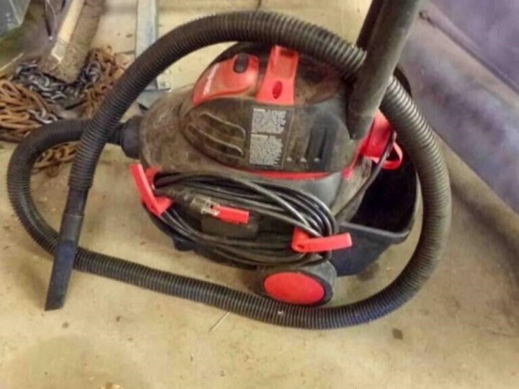 small-shop-vac-+-accessories-image-1