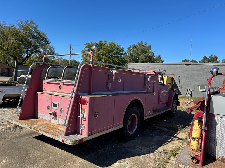 #22559-•-inop-1971-international-harvester-1800-s/a-daycab-fire-truck-vin:-416080g411147-image-3